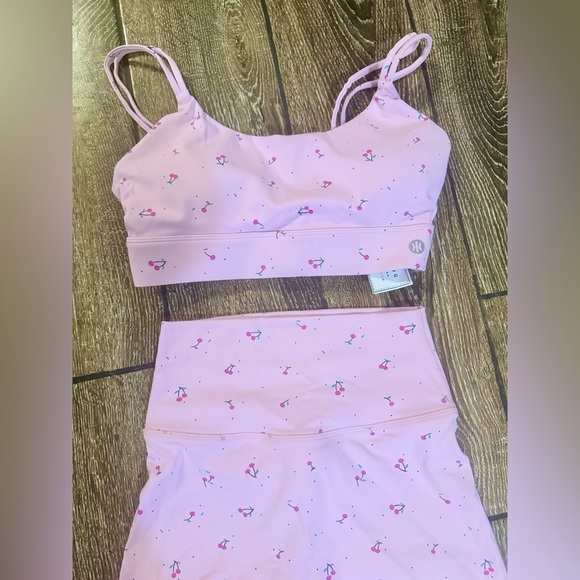 Astoria LUXE BLOSSOM Sports Bra and Scrunch Shorts NWT - Picture 5 of 8